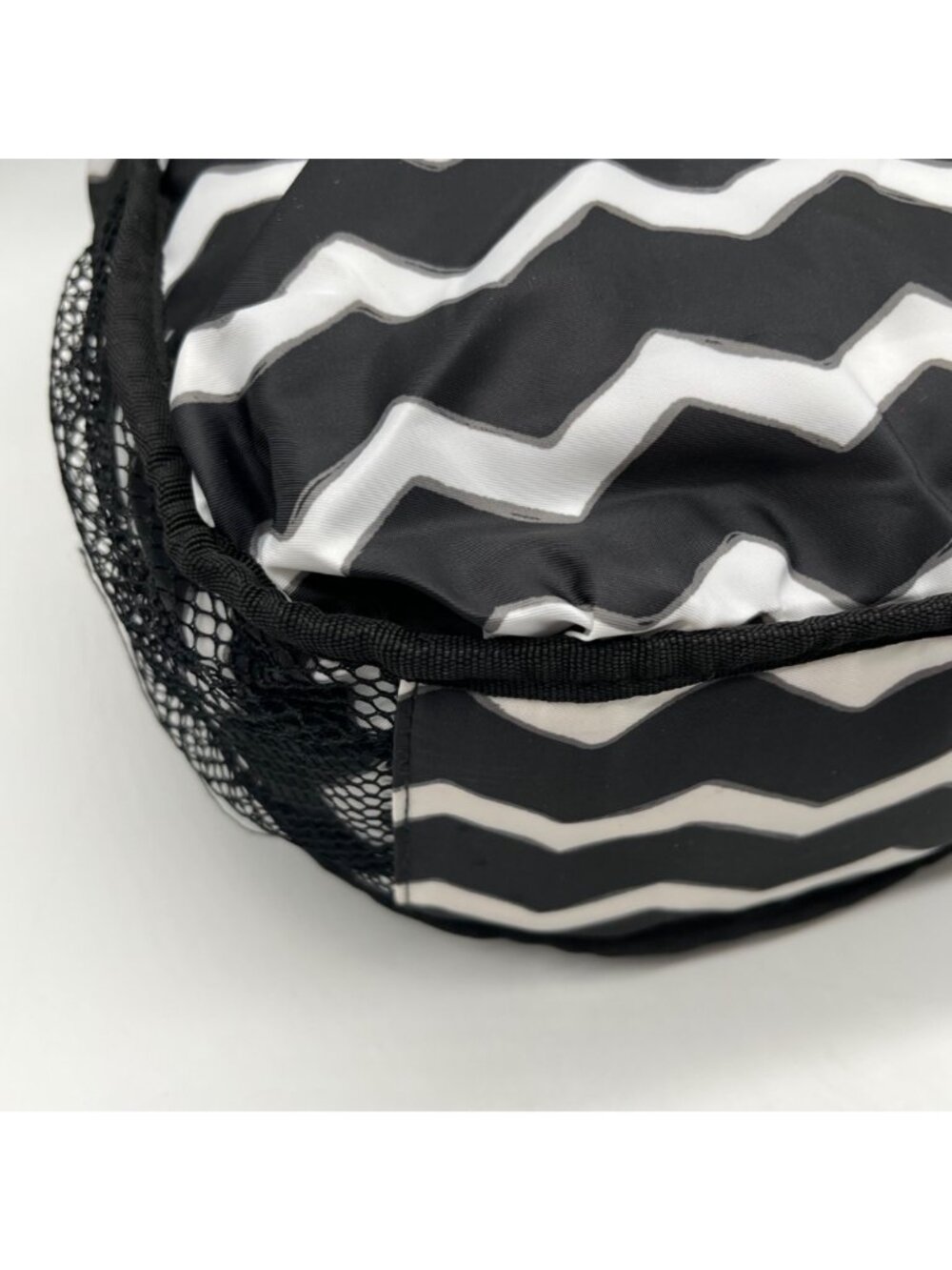 Thirty-One Explorista Nylon Black & White Crossbody Bag - Picture 9 of 11